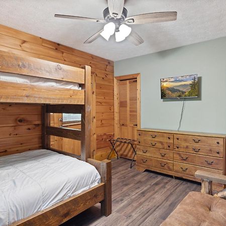 1 Min To The Parkway Spacious Cabin W 3 Suites And Extra Bedroom! Pigeon Forge Exterior foto
