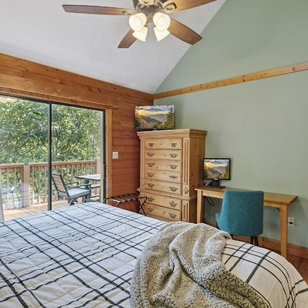 1 Min To The Parkway Spacious Cabin W 3 Suites And Extra Bedroom! Pigeon Forge Exterior foto