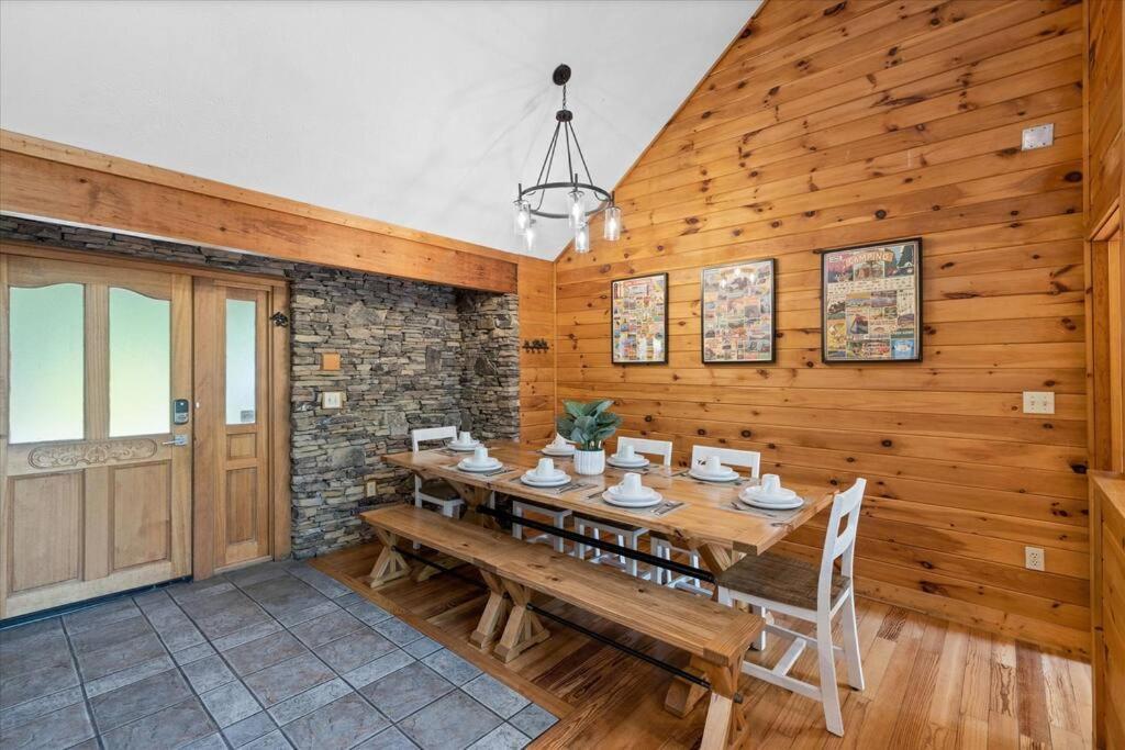 1 Min To The Parkway Spacious Cabin W 3 Suites And Extra Bedroom! Pigeon Forge Exterior foto