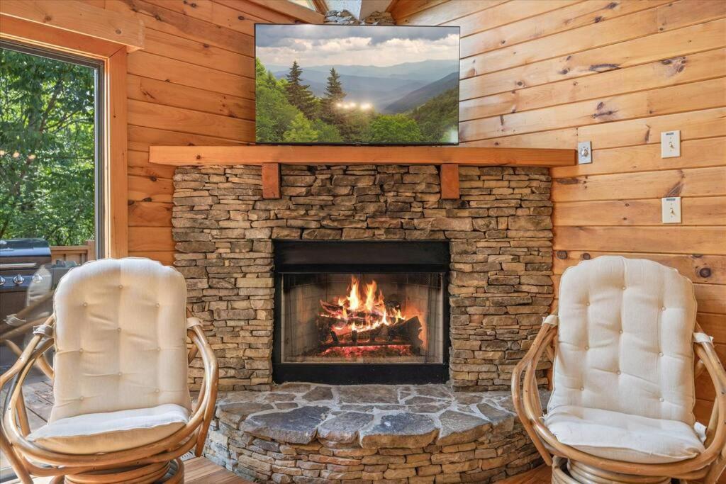 1 Min To The Parkway Spacious Cabin W 3 Suites And Extra Bedroom! Pigeon Forge Exterior foto