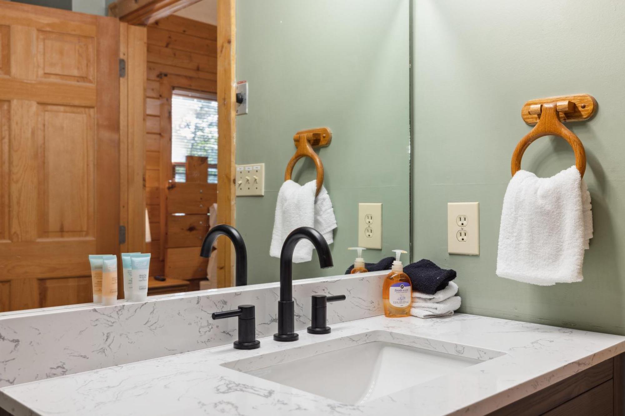 1 Min To The Parkway Spacious Cabin W 3 Suites And Extra Bedroom! Pigeon Forge Exterior foto