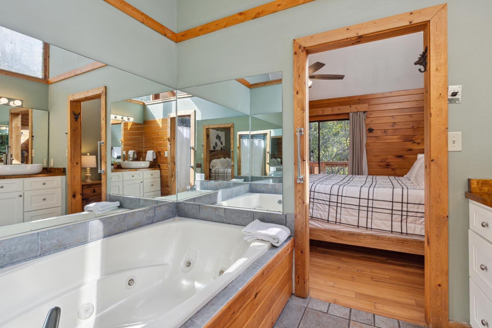 1 Min To The Parkway Spacious Cabin W 3 Suites And Extra Bedroom! Pigeon Forge Exterior foto