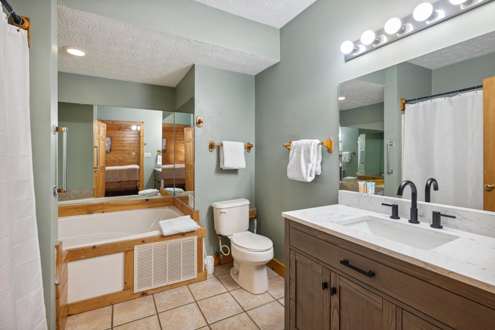 1 Min To The Parkway Spacious Cabin W 3 Suites And Extra Bedroom! Pigeon Forge Exterior foto